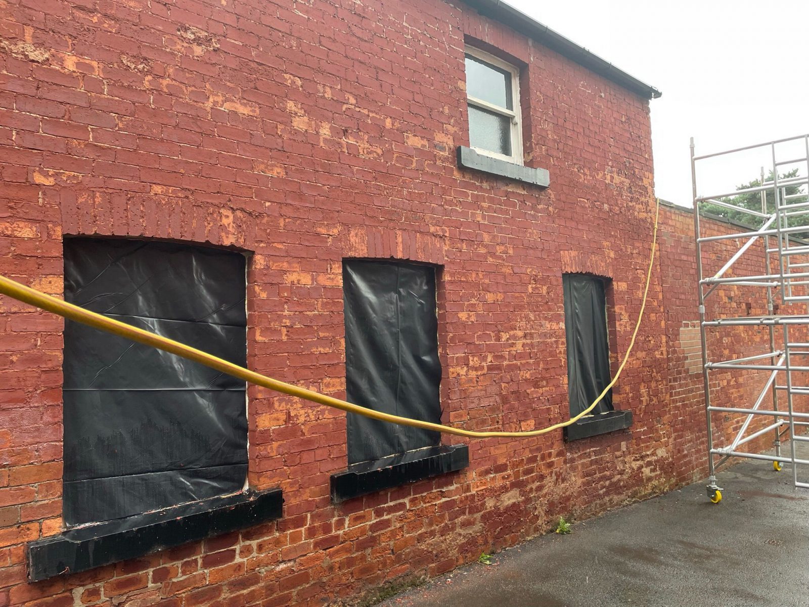 Paint removal from brickwork